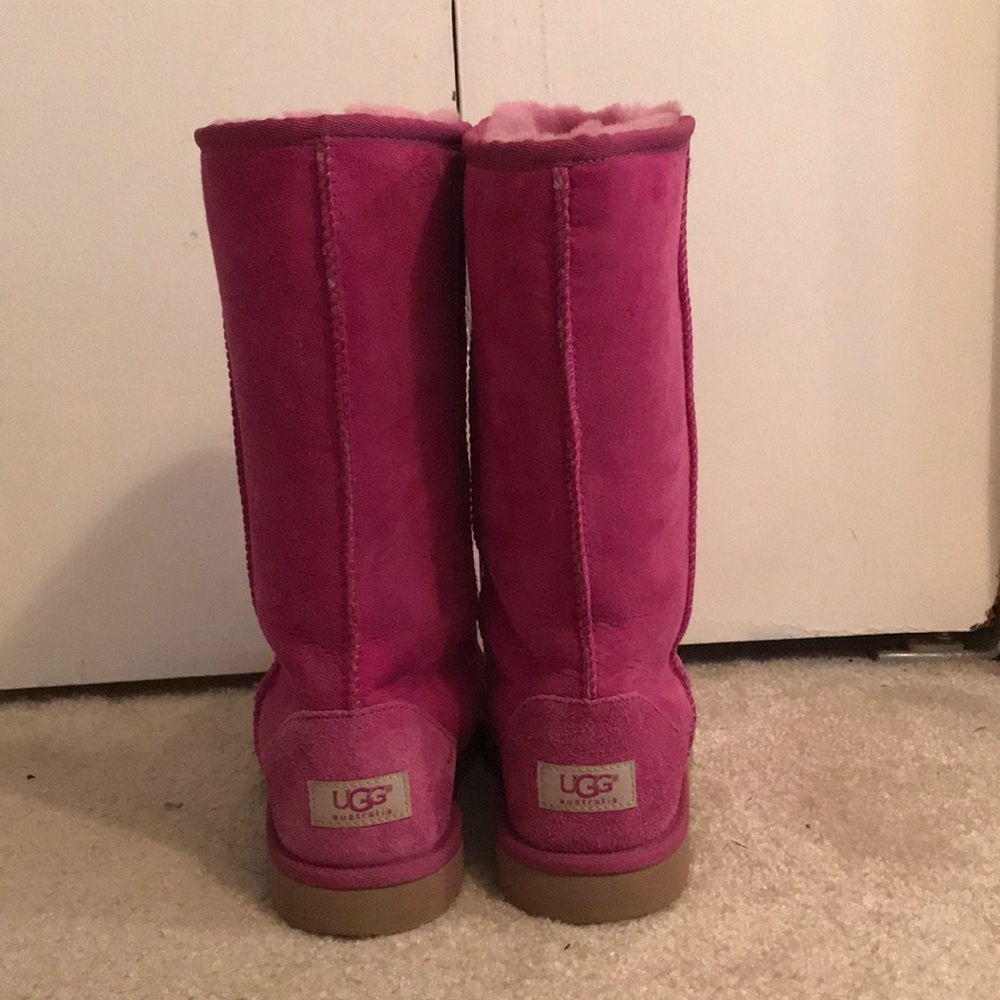 Pink/magenta classic UGG boots